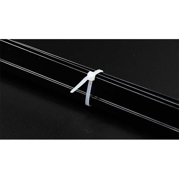 CR9101 Attache-câbles nylon blanc Longueur : 4,10" Cdt : x1000 Résistance à la traction : 18 lbLargeur : 0,095" Épaisseur : 0,042"